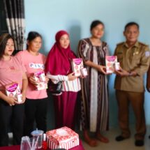 Pemdes Puruk Kambang Bersama Aparat Desa Laksanakan Kegiatan Program Rutin PMT Bagi Balita dan Bumil